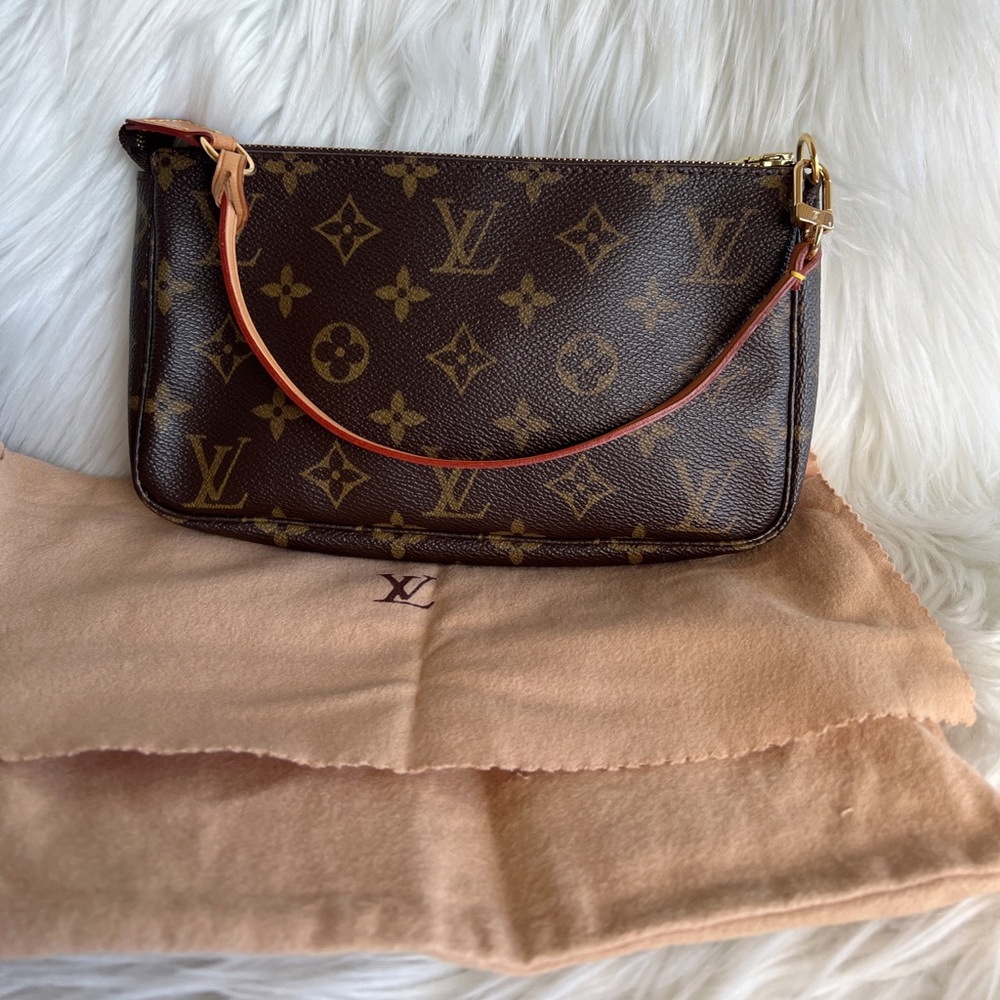 Lv monogram pochette 🔴SOLD🔴